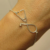 Bracelet "stéthoscope" porté par une femme - Argent - Bijoux pour Infirmières
