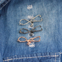 Broche en forme de stéthoscope - 3 coloris Argent / Or Rose / Noir - Bijoux fantaisie La Boutique Des Infirmières