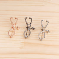 Broche en forme de stéthoscope - 3 coloris Argent / Or Rose / Noir - Bijoux fantaisie La Boutique Des Infirmières