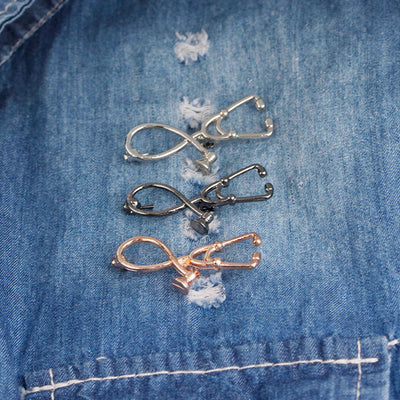 Broche en forme de stéthoscope - 3 coloris Argent / Or Rose / Noir - Bijoux fantaisie La Boutique Des Infirmières