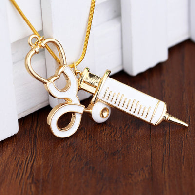 Pendentif stétho et seringue - La Boutique Des Infirmières